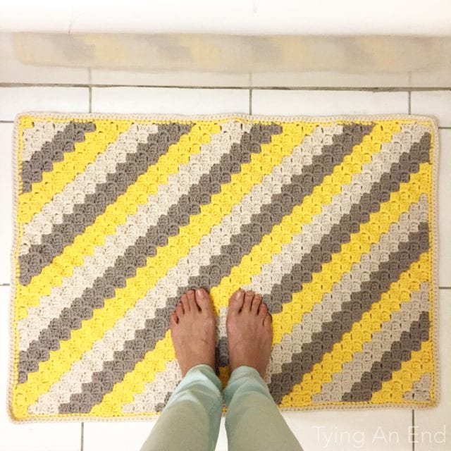 Pop Floor Mat by Tying An End