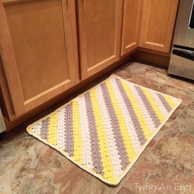 Pop Floor Mat by Tying An End