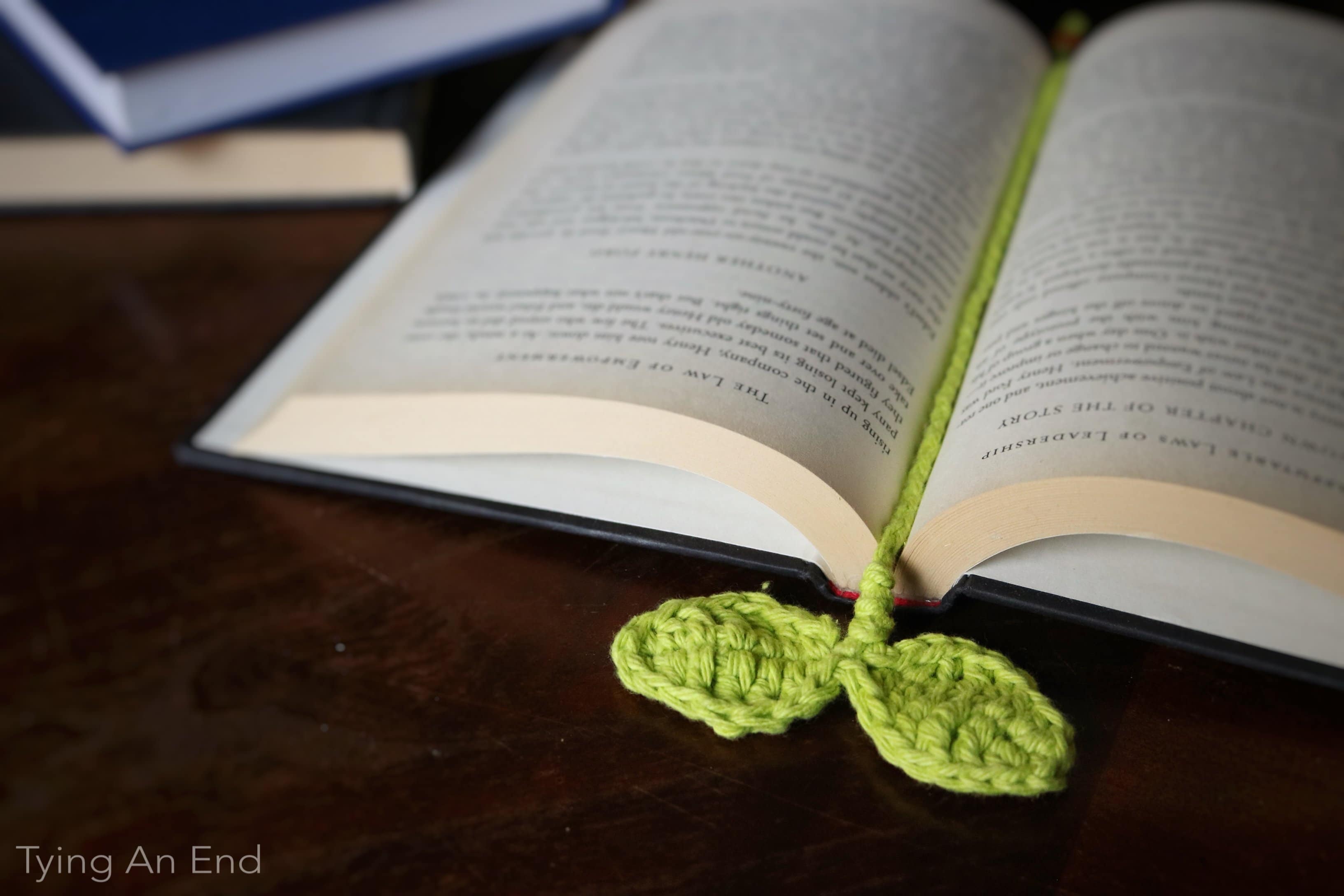 [Free Crochet Pattern] Cute little leaves to guide your reading! Budding Leaf Bookmark by Tying An End