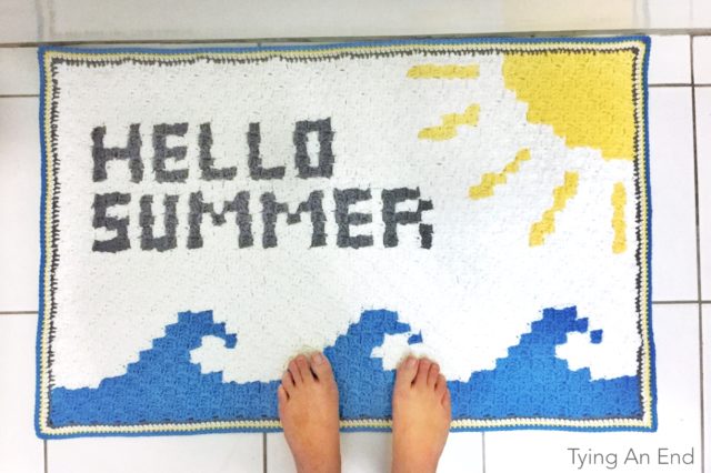 [Free Crochet Pattern] Summer is still here! Small reminder from your bathroom! Hello Summer Bath Mat by Tying An End