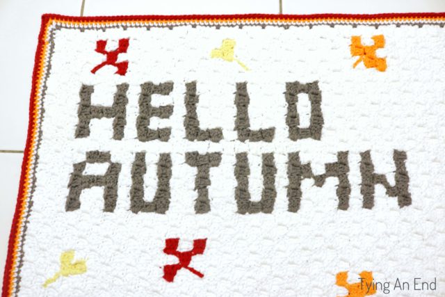 [Free Crochet Pattern] If autumn is your favorite weather, this would be perfect project! Even if there's no window or poor view of outside from your bathroom, you still can feel autumn! Hello Autumn Bath Mat by Tying An End